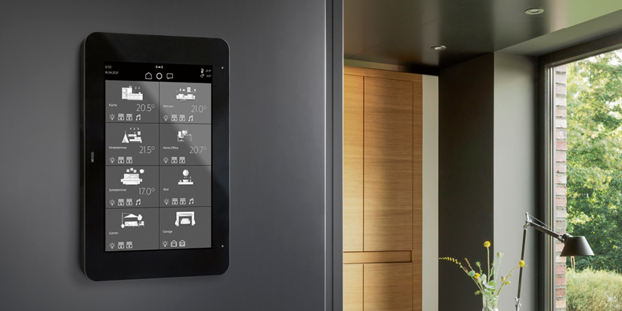 JUNG Smart Panel 8 bei Elektro Köll GmbH in Hausham