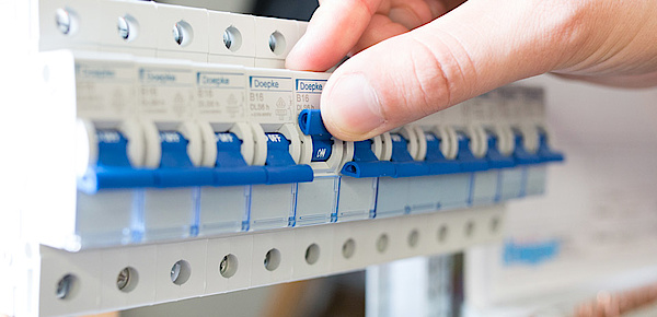 Schalt­schrank­bau bei Elektro Köll GmbH in Hausham