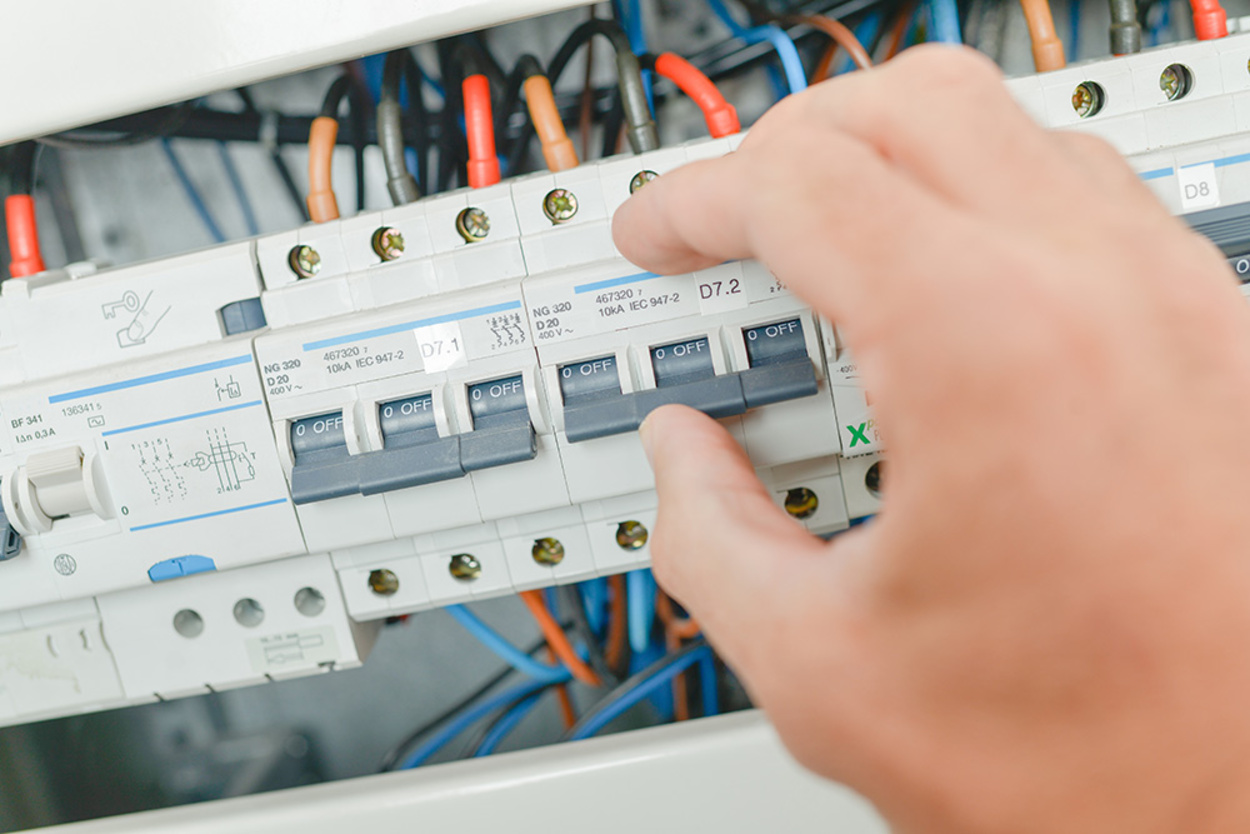 Schalt­schrank­bau bei Elektro Köll GmbH in Hausham